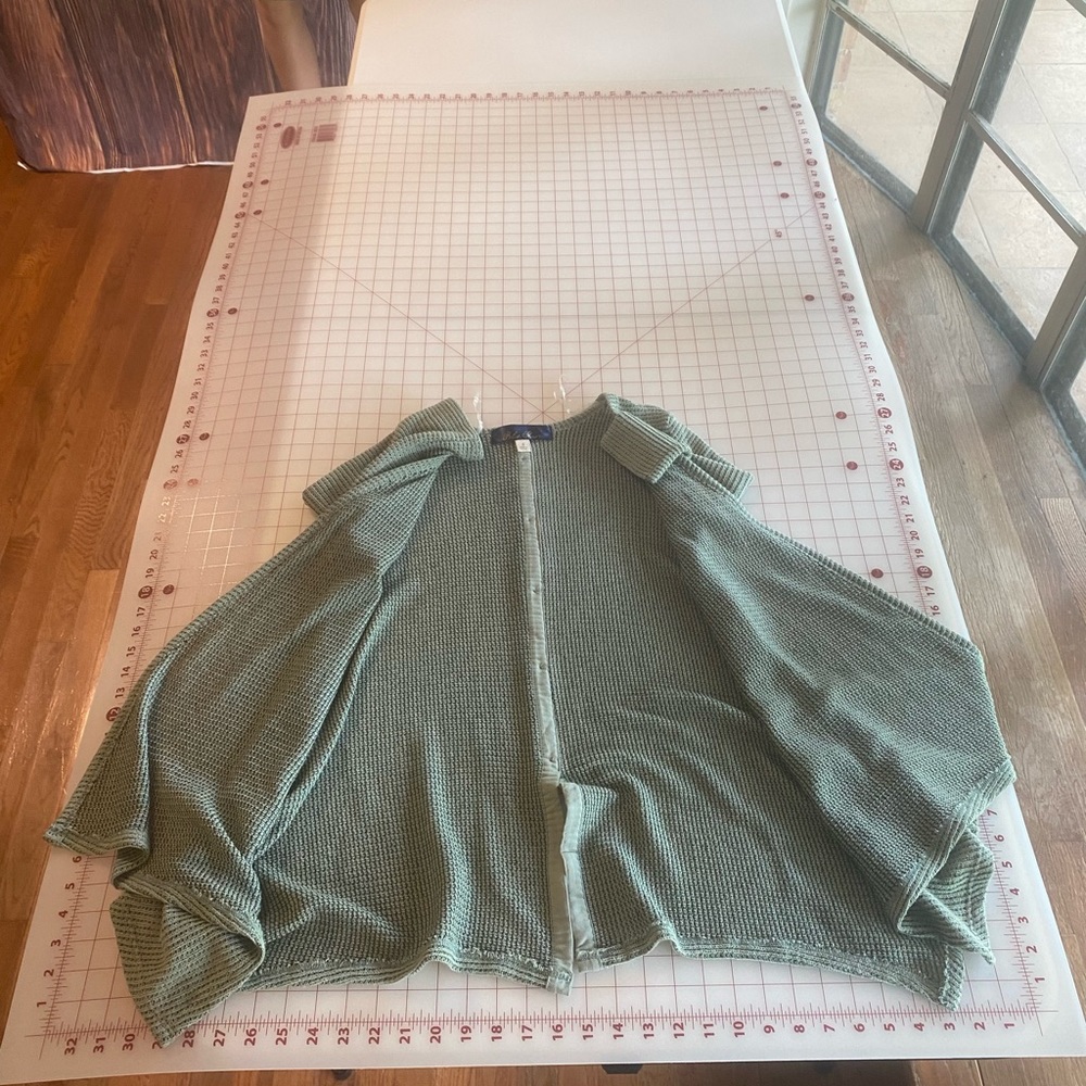 Blue Rain Francesca’s size small sea foam green boho knit comfy cardigan - Picture 15 of 16